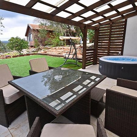 סויטות אירוח מנות Manot Exterior foto
