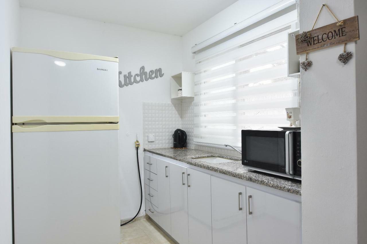 סויטות אירוח מנות Manot Exterior foto