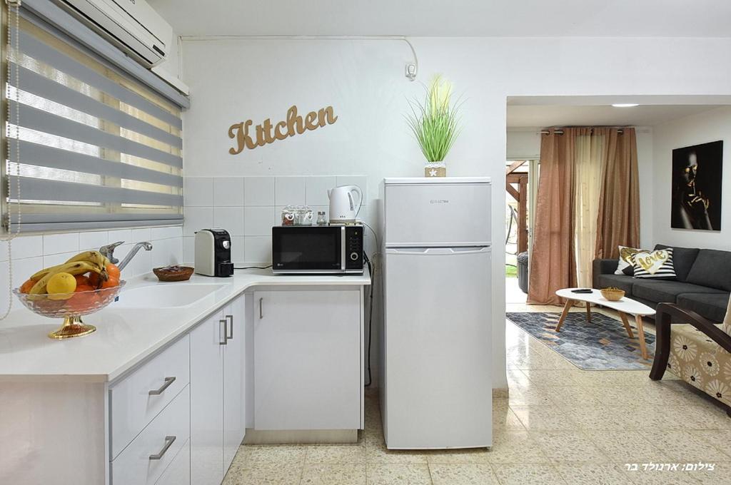 סויטות אירוח מנות Manot Exterior foto