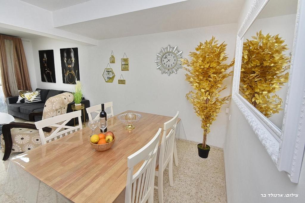 סויטות אירוח מנות Manot Exterior foto