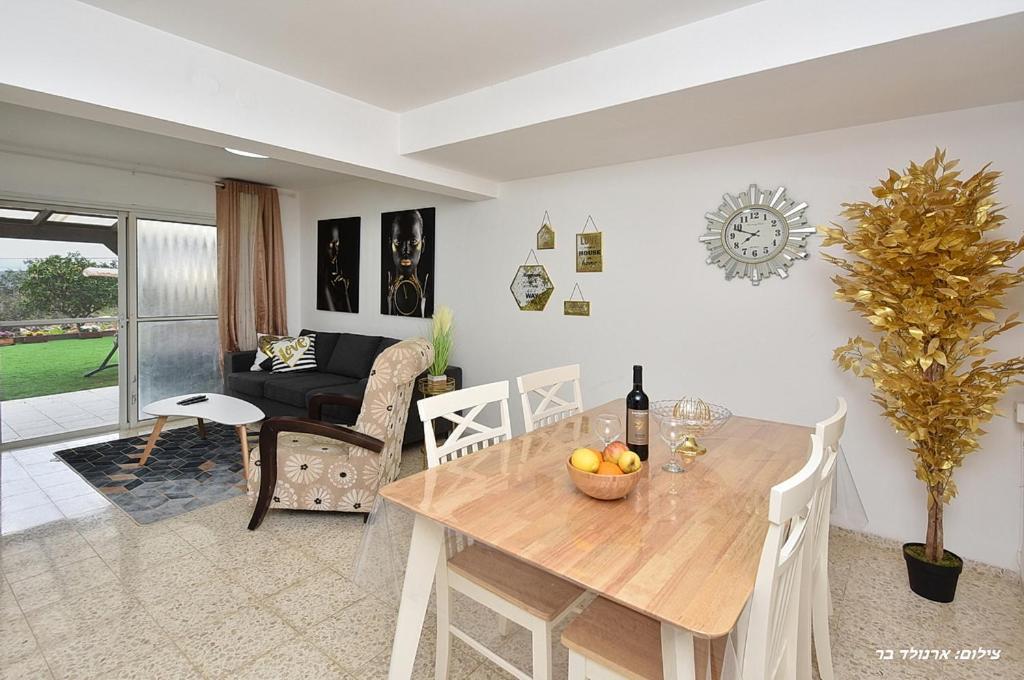 סויטות אירוח מנות Manot Exterior foto