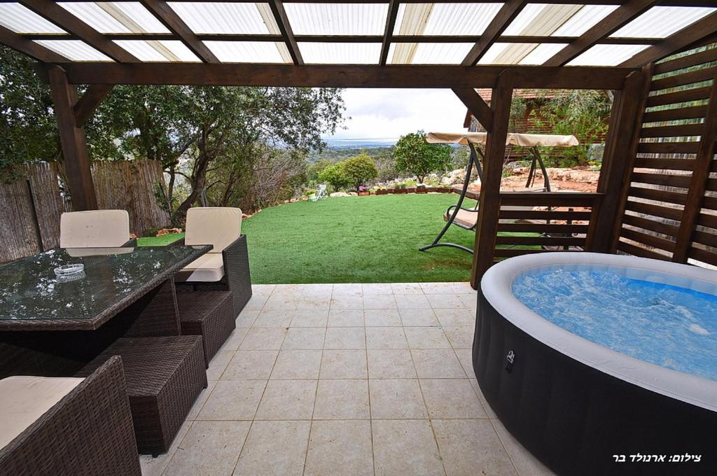 סויטות אירוח מנות Manot Exterior foto